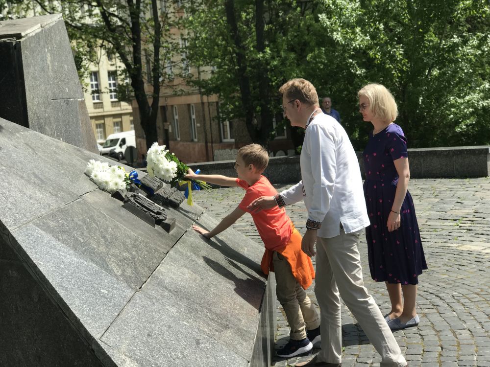 Садові вшанували пам'ять жертв політичних репресій. Фото: Христина Процак.