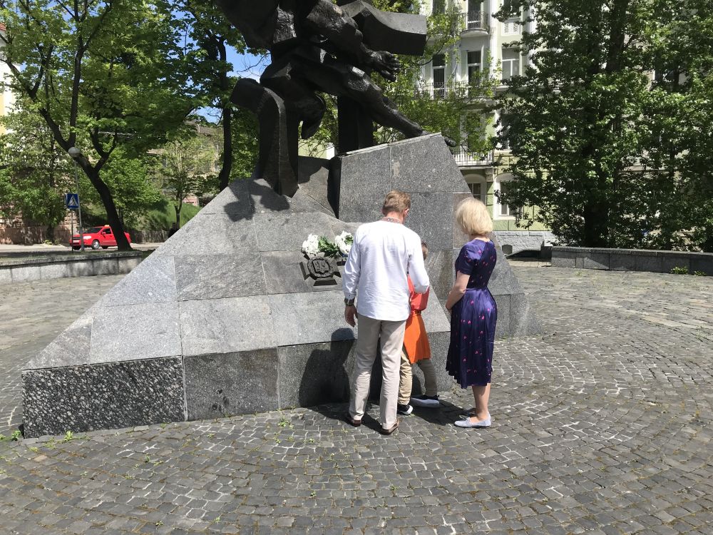 Садові вшанували пам'ять жертв політичних репресій. Фото: Христина Процак.