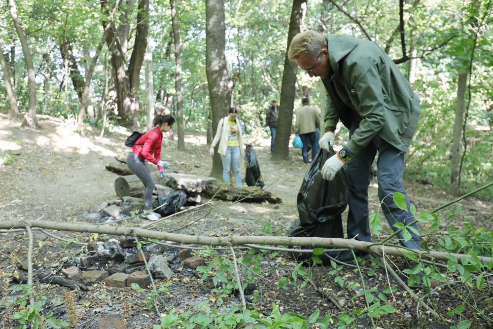 Парк «Цитадель» став центральною локацією World Cleanup Day у 2020 році у Львові. Фото: Львівська міськрада.