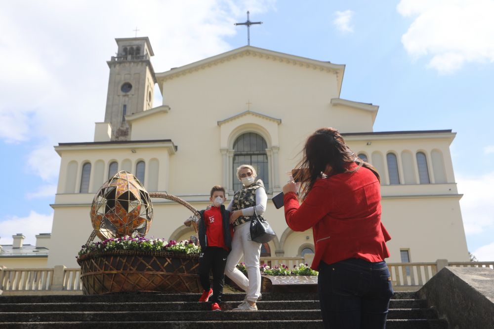 Все буде добре: святковий Львів заквіт тисячами барвистих братчиків  фото 3 2