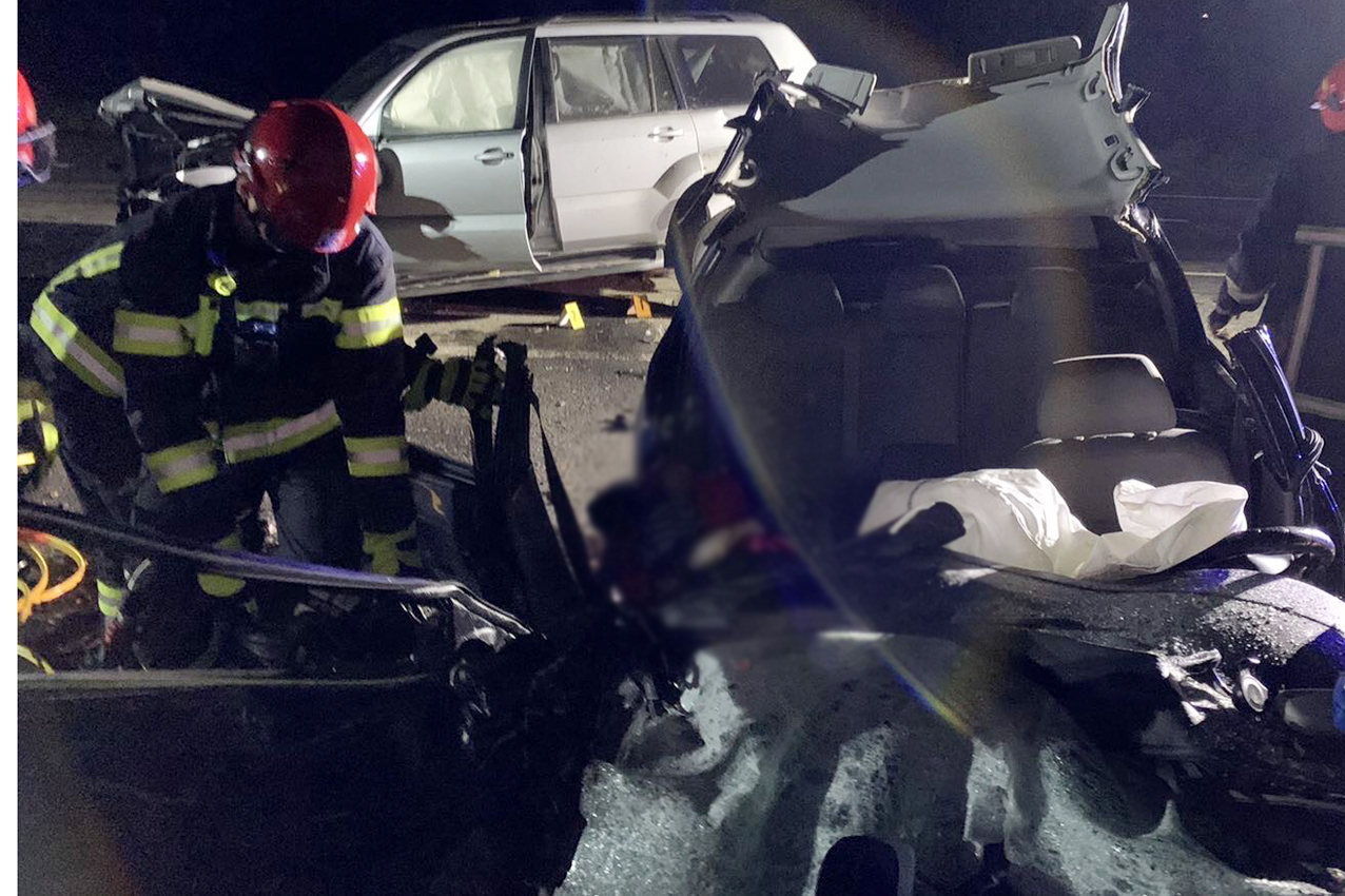 Автотроща на Хмельниччині: ексзаступник військового прокурора Львівщини спричинив ДТП з двома загиблими. Фото: ДСНС у Хмельницькій області.