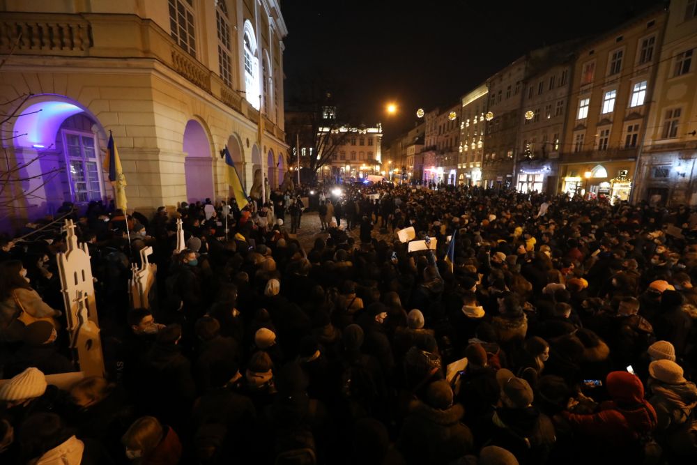 Більше тисячі львів'ян вийшли на підтримку Сергія Стерненка. Фото: Роман Балук.