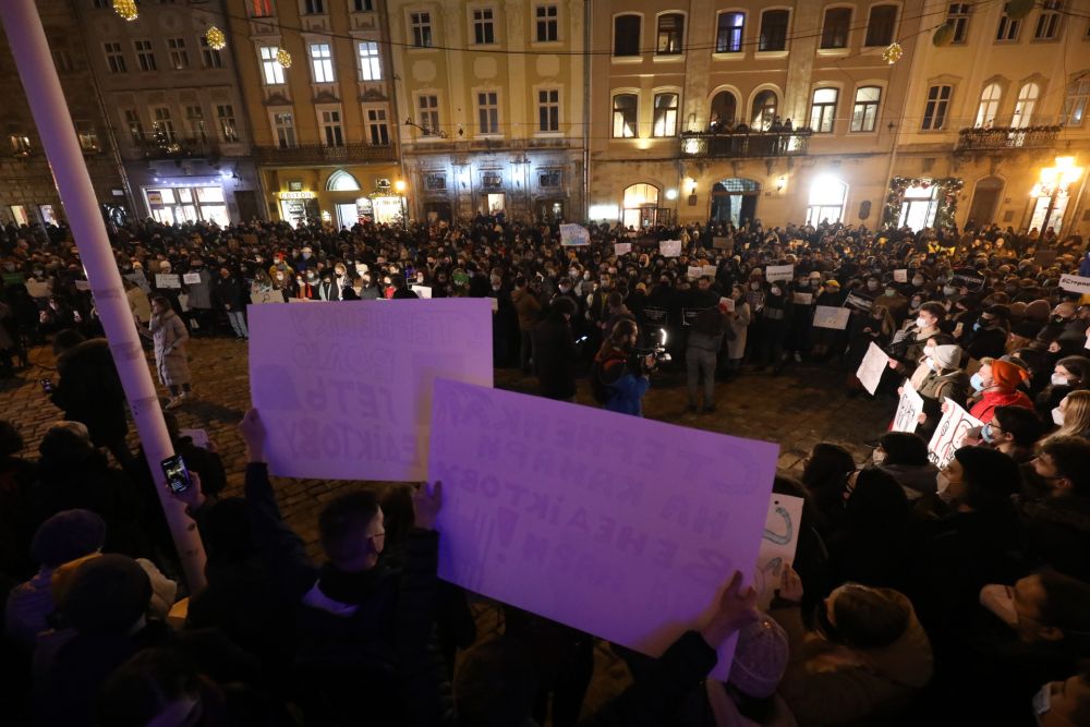 Більше тисячі львів'ян вийшли на підтримку Сергія Стерненка. Фото: Роман Балук.