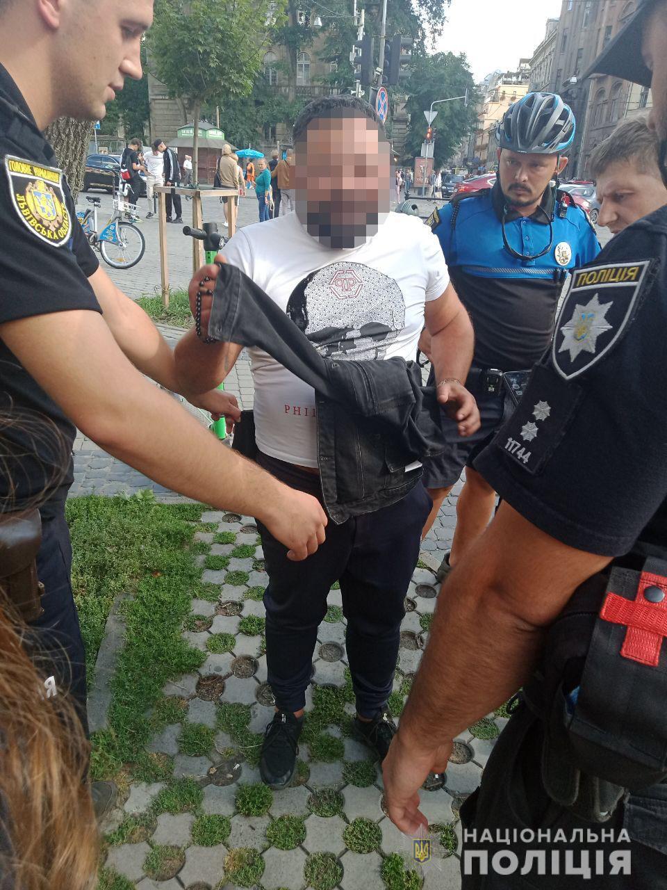 У ресторані у Львові чоловік влаштував стрілянину заради лайків. Фото: поліція Львівщини