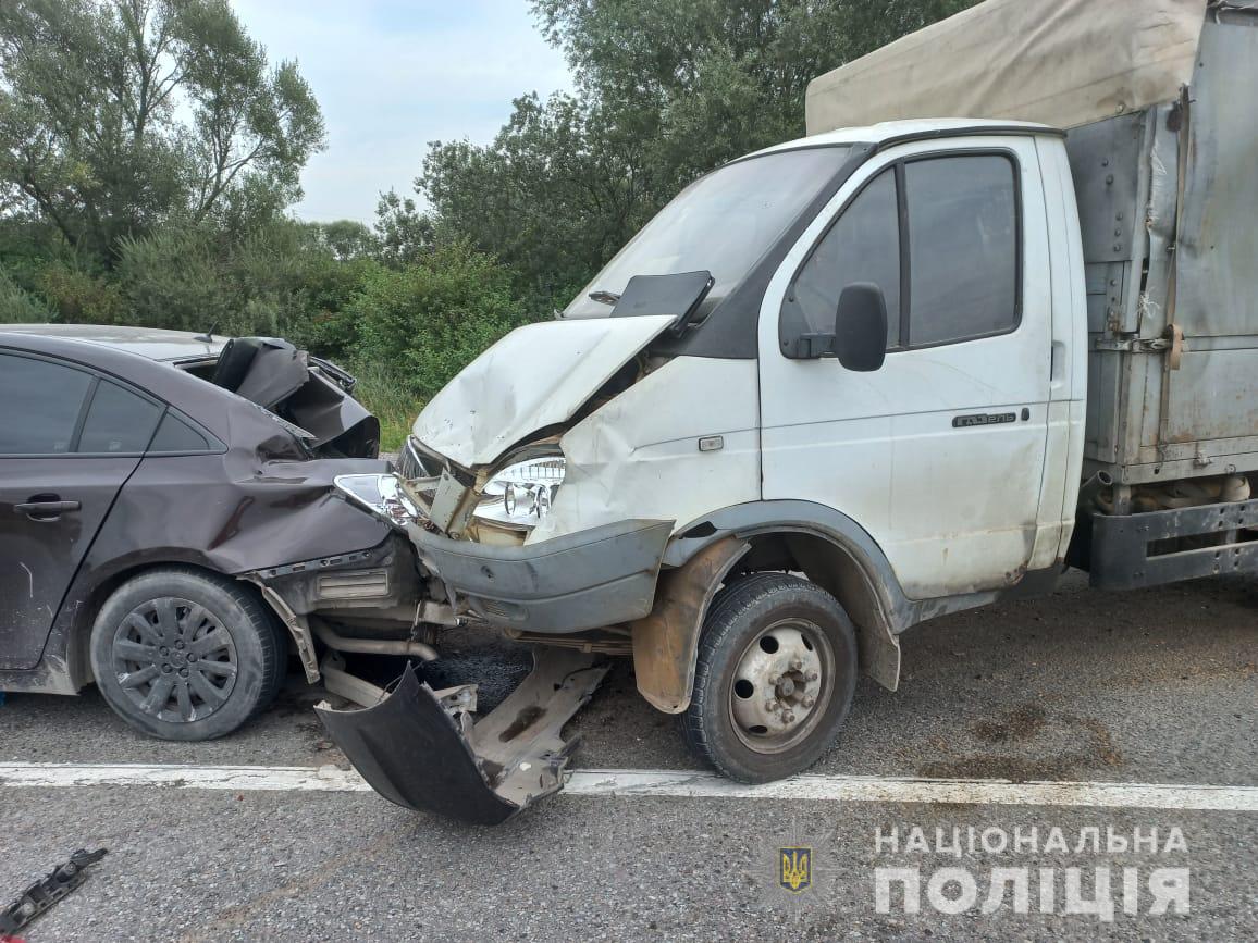 У ДТП біля Винників постраждали п'ятеро людей. Фото: поліція Львівщини