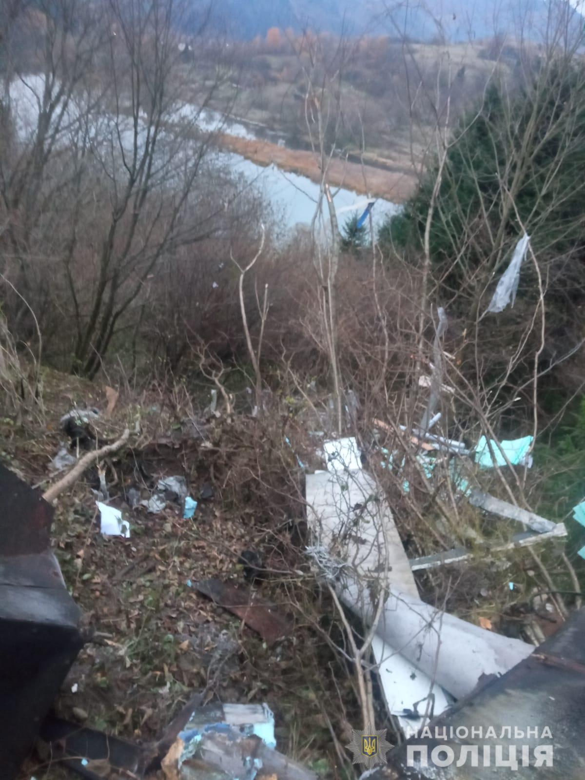 Біля Турки перекинувся автомобіль: двоє – у лікарні. Фото: https://lv.npu.gov.ua.