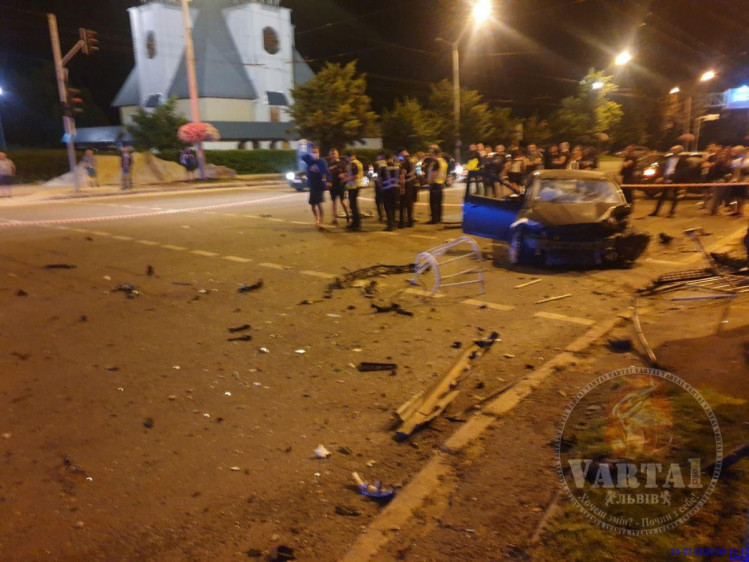 Аварія на перехресті Любінська-Виговського у Львові: Фото: Варта 1.