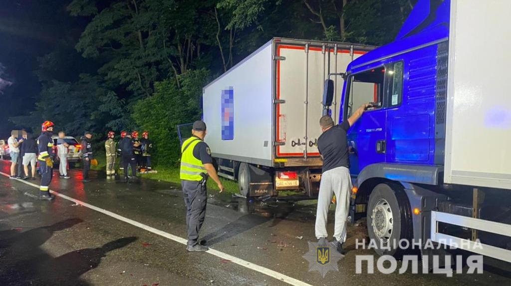 У Львові, внаслідок зіткнення автомобіля Porsche 718 Cayman із вантажівкою MAN, загинув 23-річний водій. Фото: поліція Львівщини
