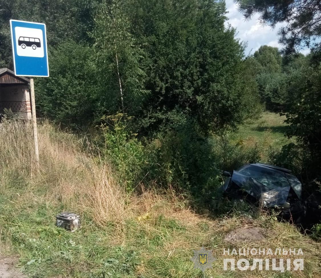 Шестеро осіб, серед яких двоє дітей, травмовані внаслідок ДТП у Львівській області. Фото: поліція Львівщини