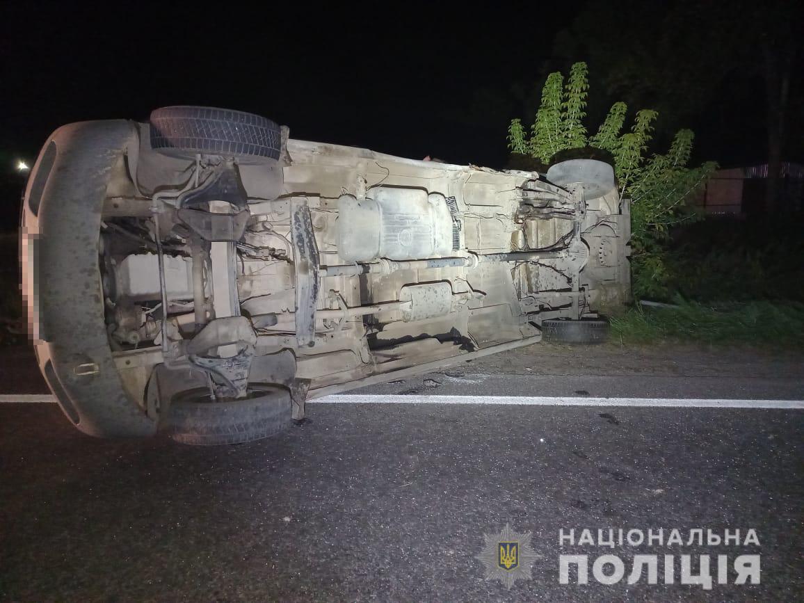 Біля Львова перекинувся автомобіль: двоє дітей – у лікарні