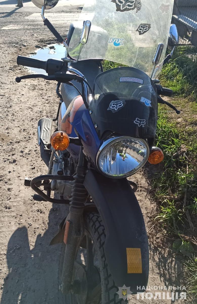 В Ожидові мотоцикліст влетів в автомобіль, пілота забрав гелікоптер. Фото: lv.npu.gov.ua.