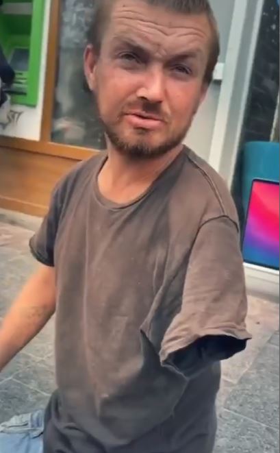 Львівський шахрай на роботі. Фото: скріншот із відео