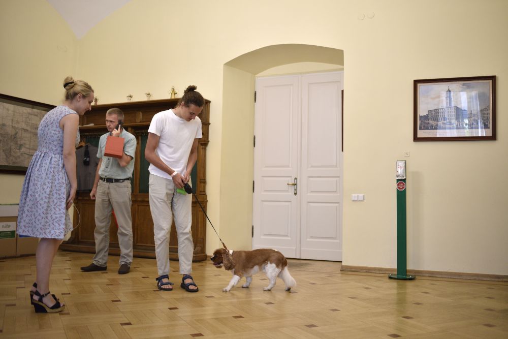 Мер Львова Андрій Садовий прийшов на роботу з собакою Йотамі. Фото: Маркіян Лисейко