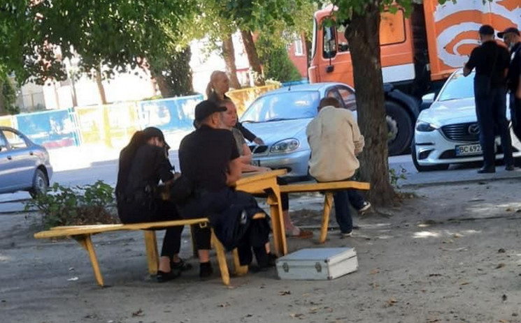 Загинув миттєво: з багатоповерхівки у Львові випав чоловік. Фото: Варта 1.