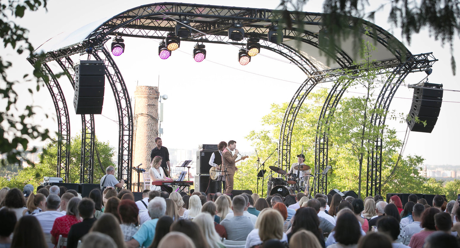 Рок балади в саду.