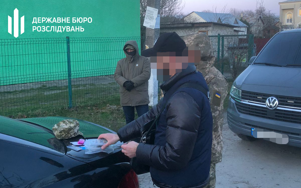 На Львівщині рекетири видавали себе за працівників ТЦК і обкрадали чоловіків.