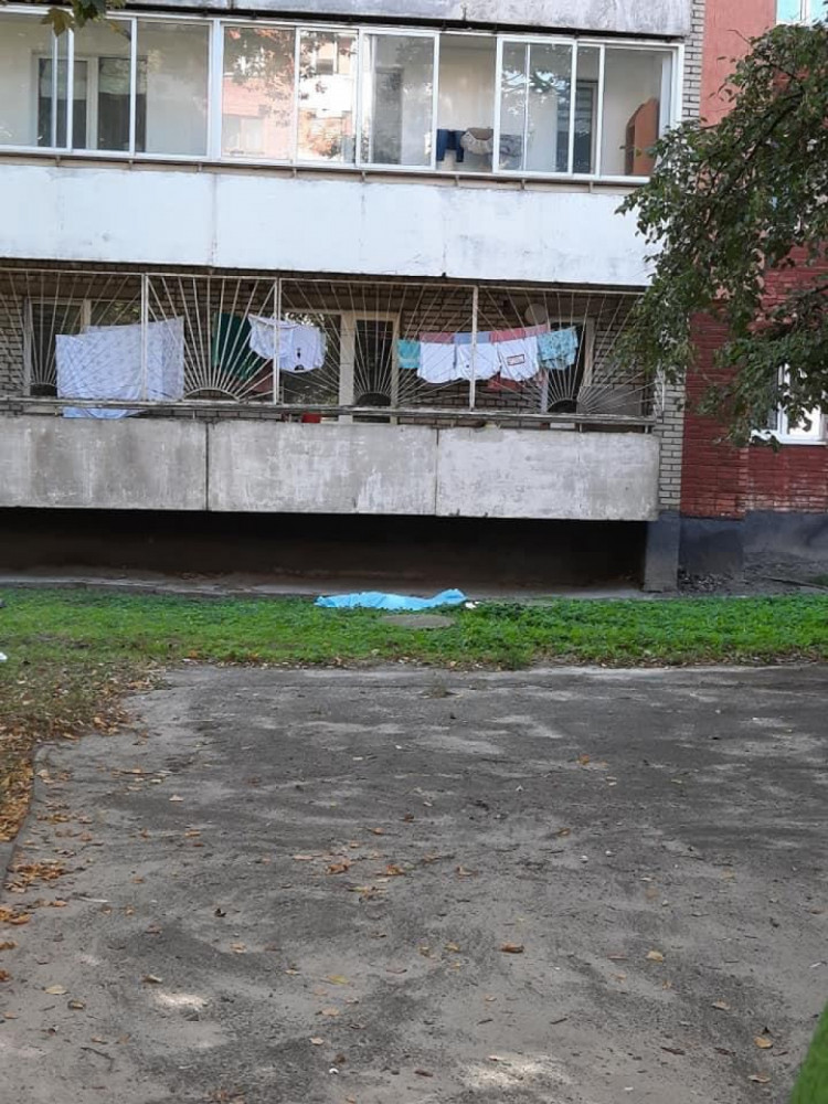 Загинув миттєво: з багатоповерхівки у Львові випав чоловік. Фото: Варта 1.