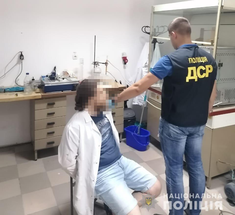 Організаторам нарколабораторії у львівському університеті загрожує до 12 років ув'язнення. Фото: поліція Львівщини