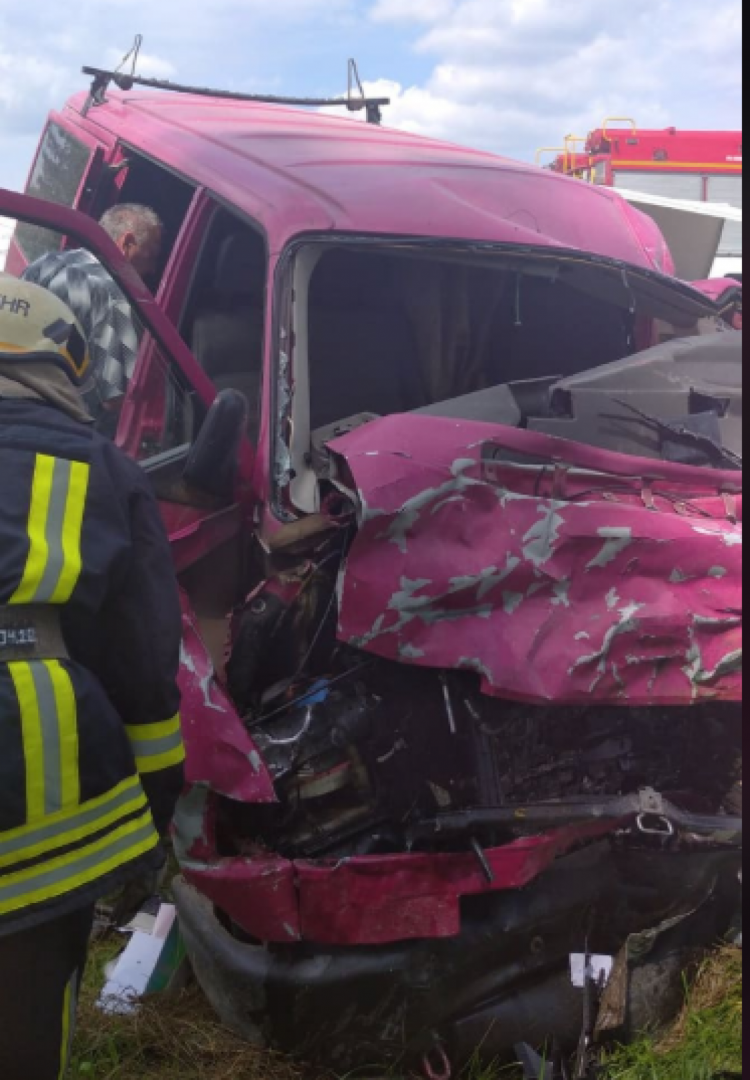 Прокляте місце: біля Угерська вдруге за тиждень сталася масштабна аварія. Фото: Варта 1. 