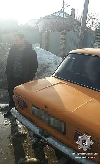 Біля кантора на Сихові у Львові мати з сином пограбували жінку. Фото: Патрульна поліція Львівської області