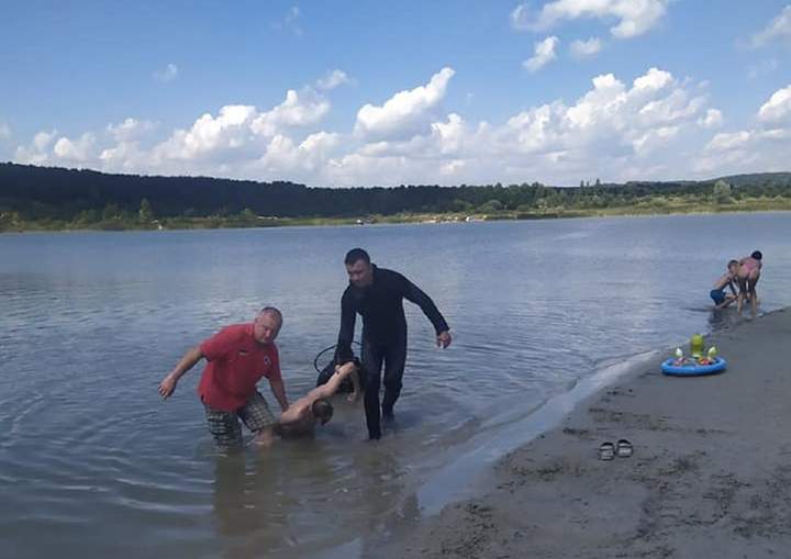 У Ясниському кар’єрі втопився 31-річний чоловік. Фото: Центральна рятувально-водолазна служба Львівської області/Фейсбук