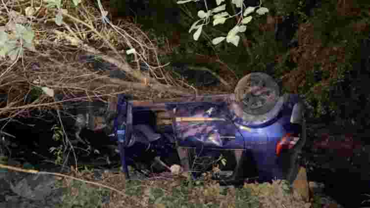 Не впорався з керуванням: на Левандівці автомобіль перекинувся на дах