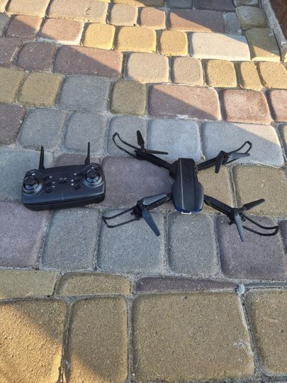 Очевидці "здали" поліції чоловіка, який запускав дрон біля Львова.