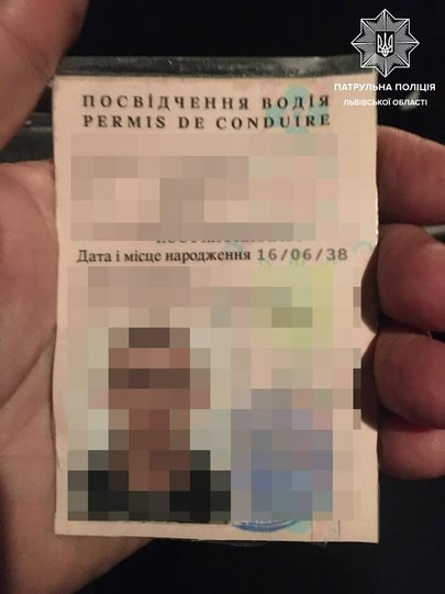 З документами покійника: у Львові затримали п'яного таксиста, позбавленого водійських прав.