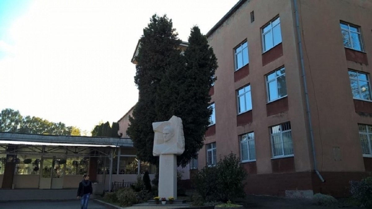 Через спалах коронавірусу львівський ліцей ім. Василя Стуса відправив учнів на дострокові канікули.