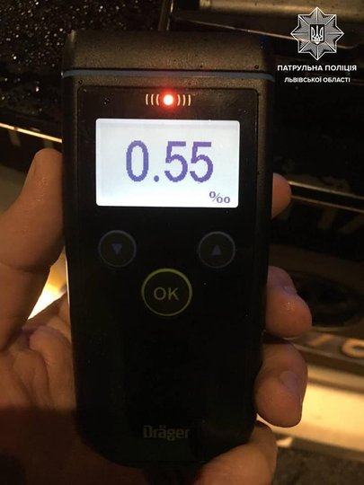 З документами покійника: у Львові затримали п'яного таксиста, позбавленого водійських прав.
