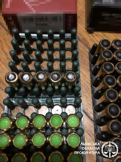 Львівські поліцейські затримали банду зі "смотрящим" за Червоноградським районом. Фото: Львівська обласна прокуратура