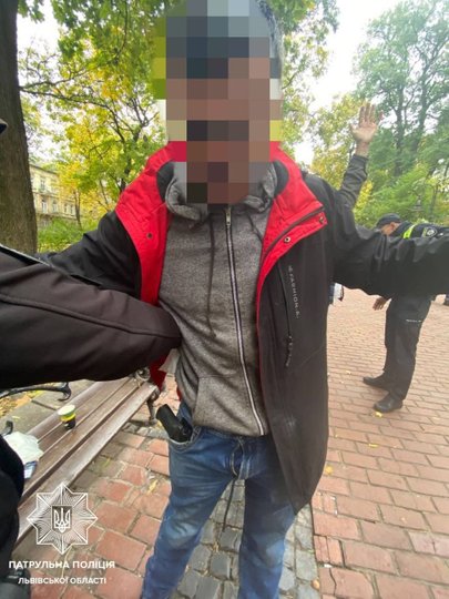 У львівському парку Івана Франка, що в центрі Львова, сталася стрілянина. Фото: Патрульна поліція Львівщини.