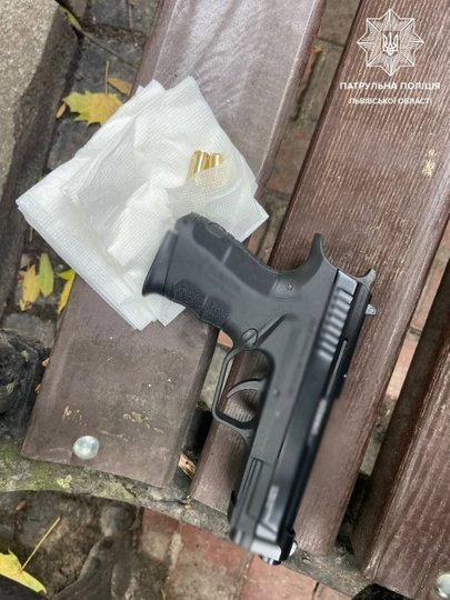 У львівському парку Івана Франка, що в центрі Львова, сталася стрілянина. Фото: Патрульна поліція Львівщини.