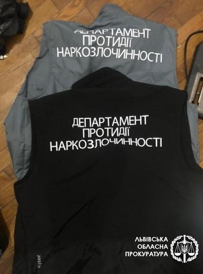 Львівські поліцейські затримали банду зі "смотрящим" за Червоноградським районом. Фото: Львівська обласна прокуратура