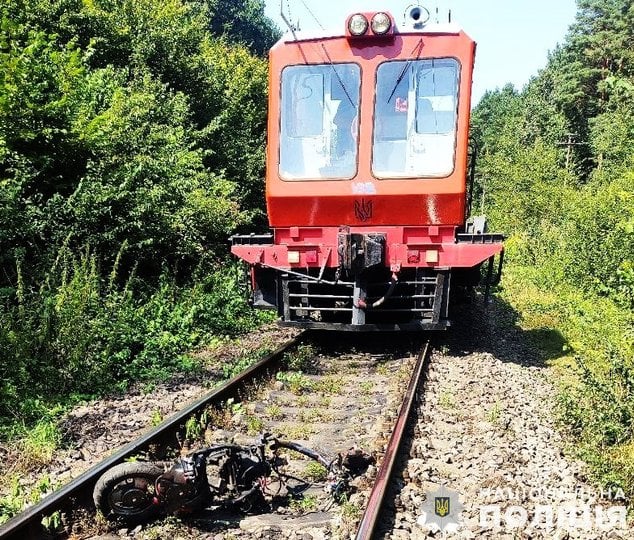 У Рясному 15-річний хлопець на скутері загинув під поїздом.