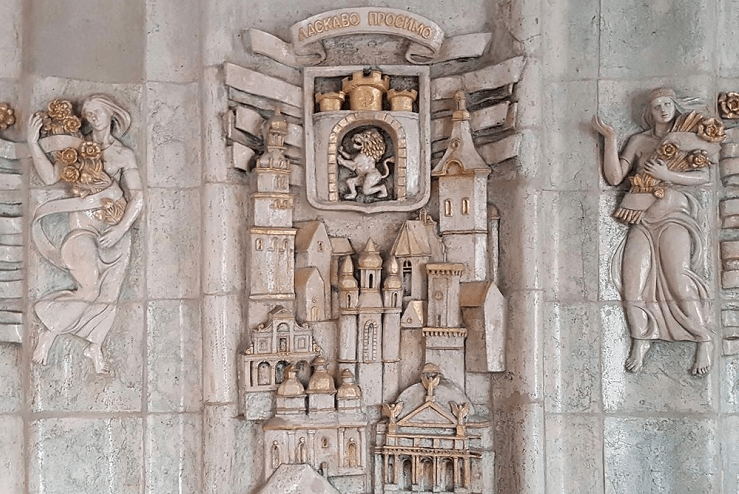 У львівському готелі "Турист" демонтували шедевральне керамічне панно.Фото: Ukrainian Modernism/Фейсбук.