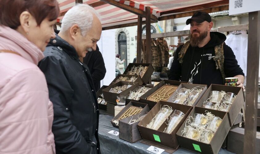 Ветеранський ярмарок на площі Ринок.