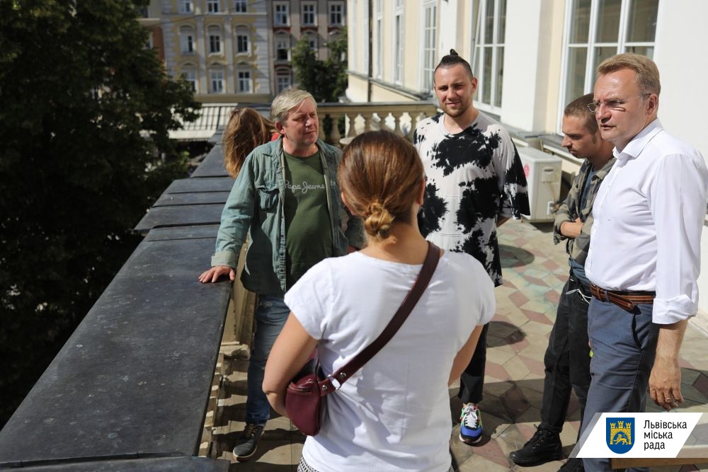 Ідеальне місце: на балконі Андрія Садового зніматимуть містичний трилер. Фото: Львівська міськрада. 