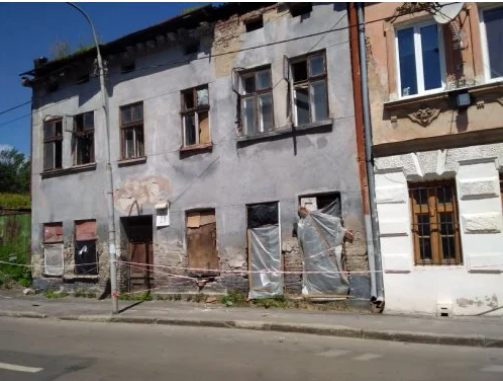 Закинута будівля зі сторони Дашкевича у Львові. Фото: ZAXID.NET.