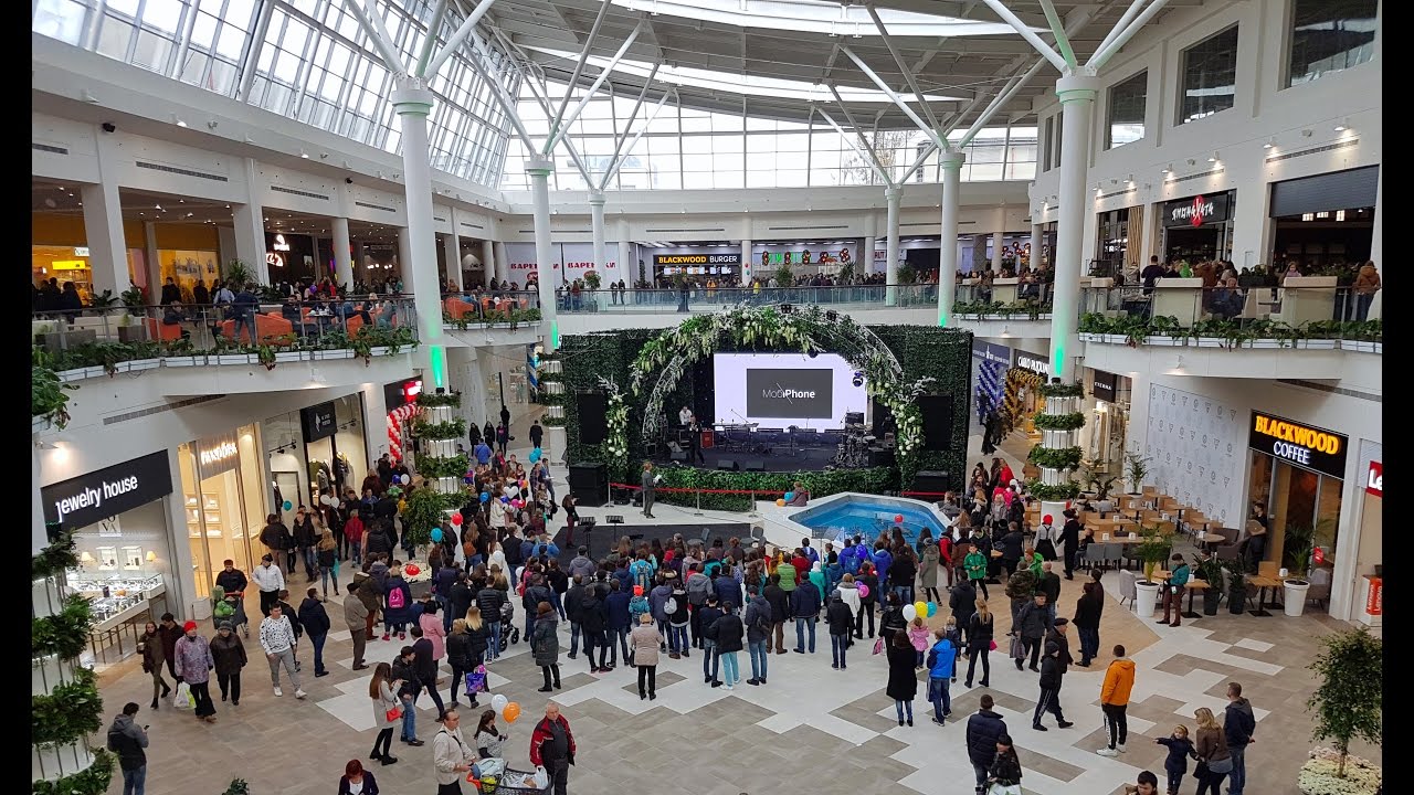 Не хотів міряти температуру: у Львові чоловік побив охоронця торгового центру. Фото: Victoria Gardens.