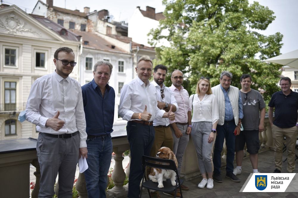 Мер Львова Андрій Садовий прийшов на роботу з собакою Йотамі. Фото: Маркіян Лисейко