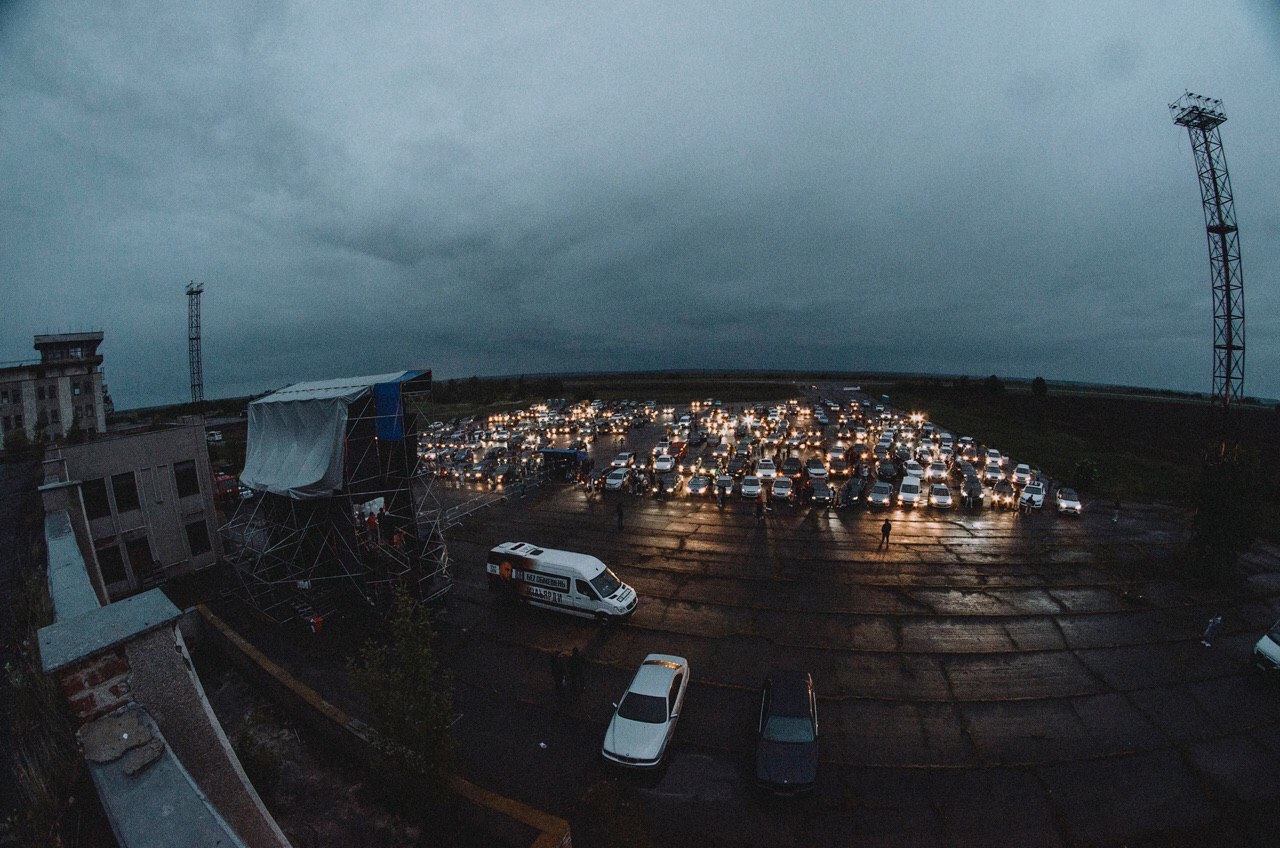 28 серпня в Автокінотеатрі на даху відбудеться автомобільний концерт Павла Табакова.Фото: Рівняни (умовне).