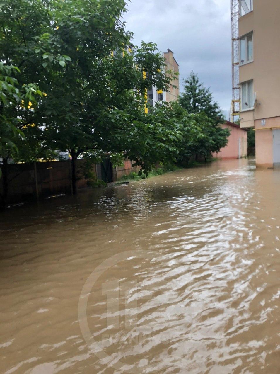 Негода наробила чимало біди в Івано-Франківську.