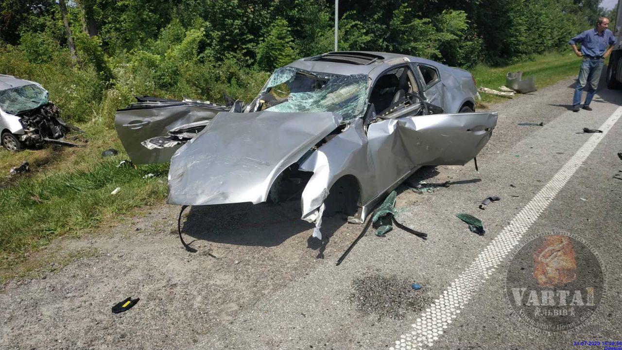Замість авто - купа металобрухту: на Львівщині сталася смертельна ДТП. Фото: Варта 1.