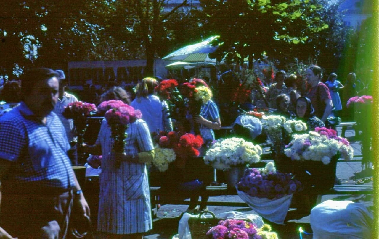 Квітковий ринок у Львові. 1980 рік. Фото: Сергій Герасімов