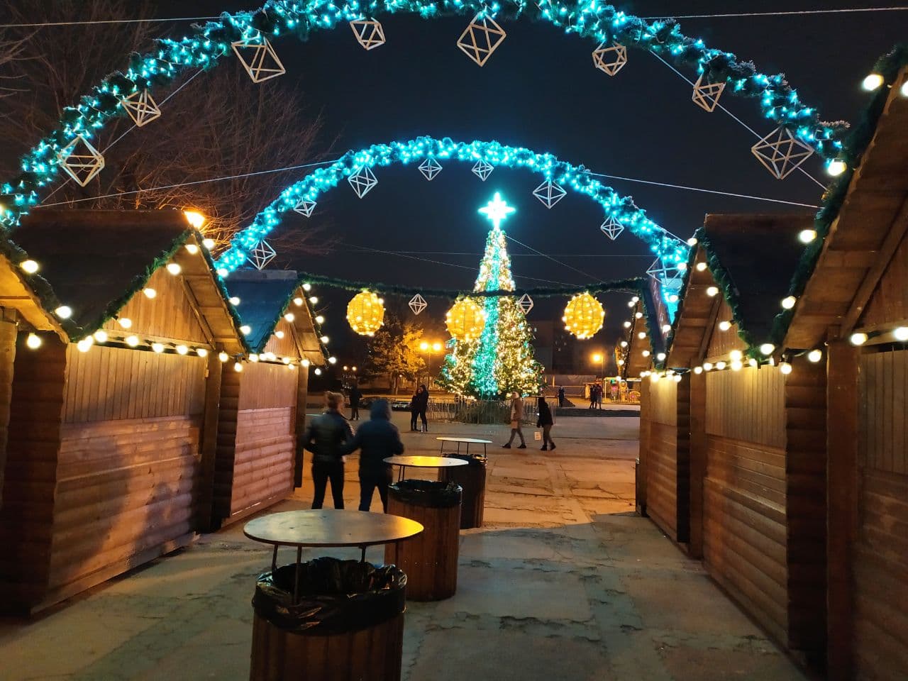 Головна новорічна ялинка Трускавця 2020-2021. Фото: Depo.Львів