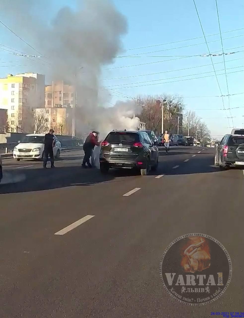 Чого стоїмо: на Городоцькій спалахнув автомобіль  фото 1