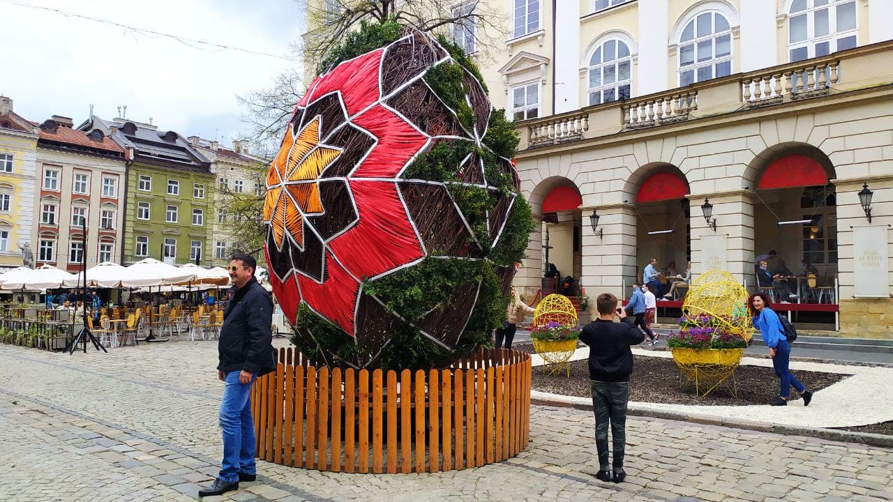 До Львова повернулися туристи. Фото: Depo.Львів.