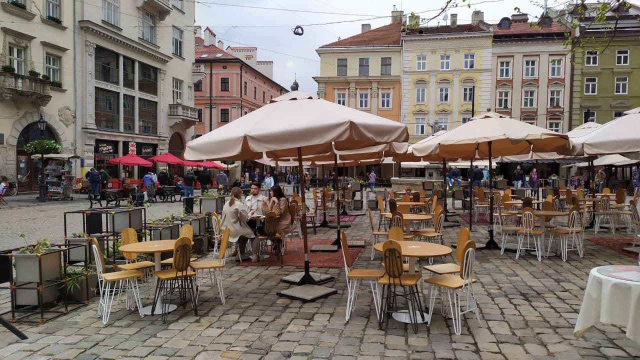 До Львова повернулися туристи. Фото: Depo.Львів.