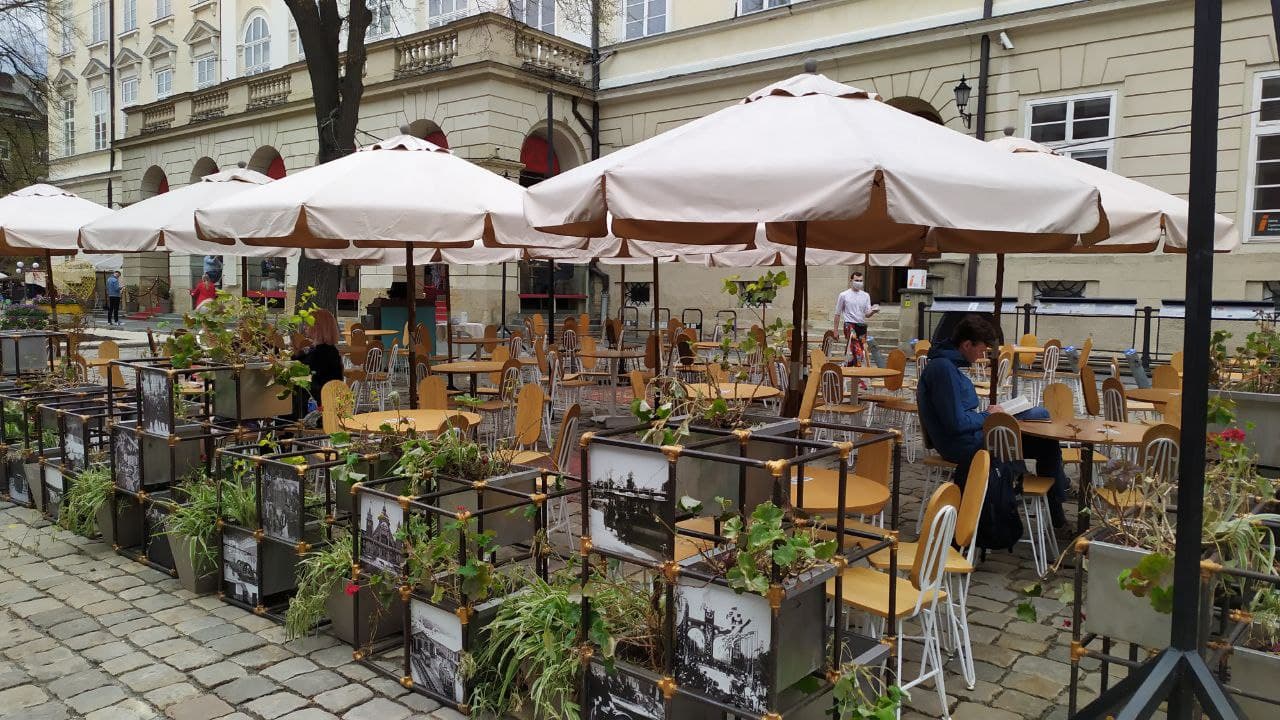 До Львова повернулися туристи. Фото: Depo.Львів.
